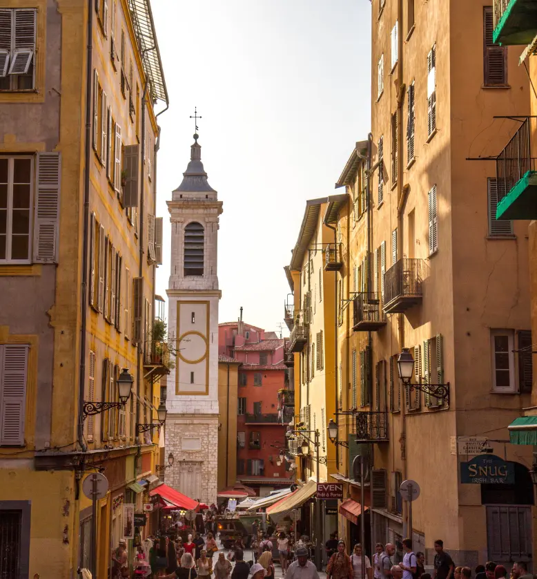 rue piétonne de la vielle ville de Nice