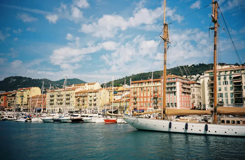 Vieux port de Nice représentant les opportunités pour acheter en viager à Nice