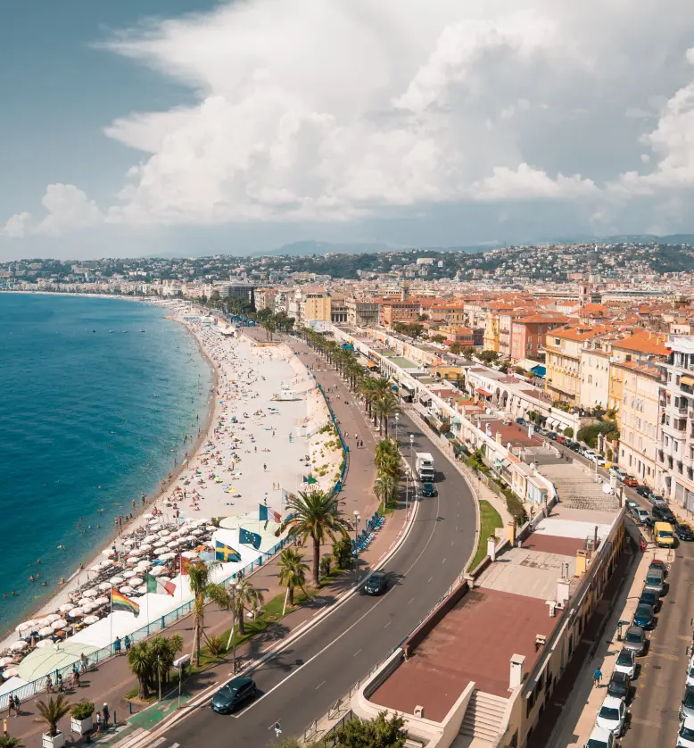 Vue panoramique de la promenade des anglais à Nice